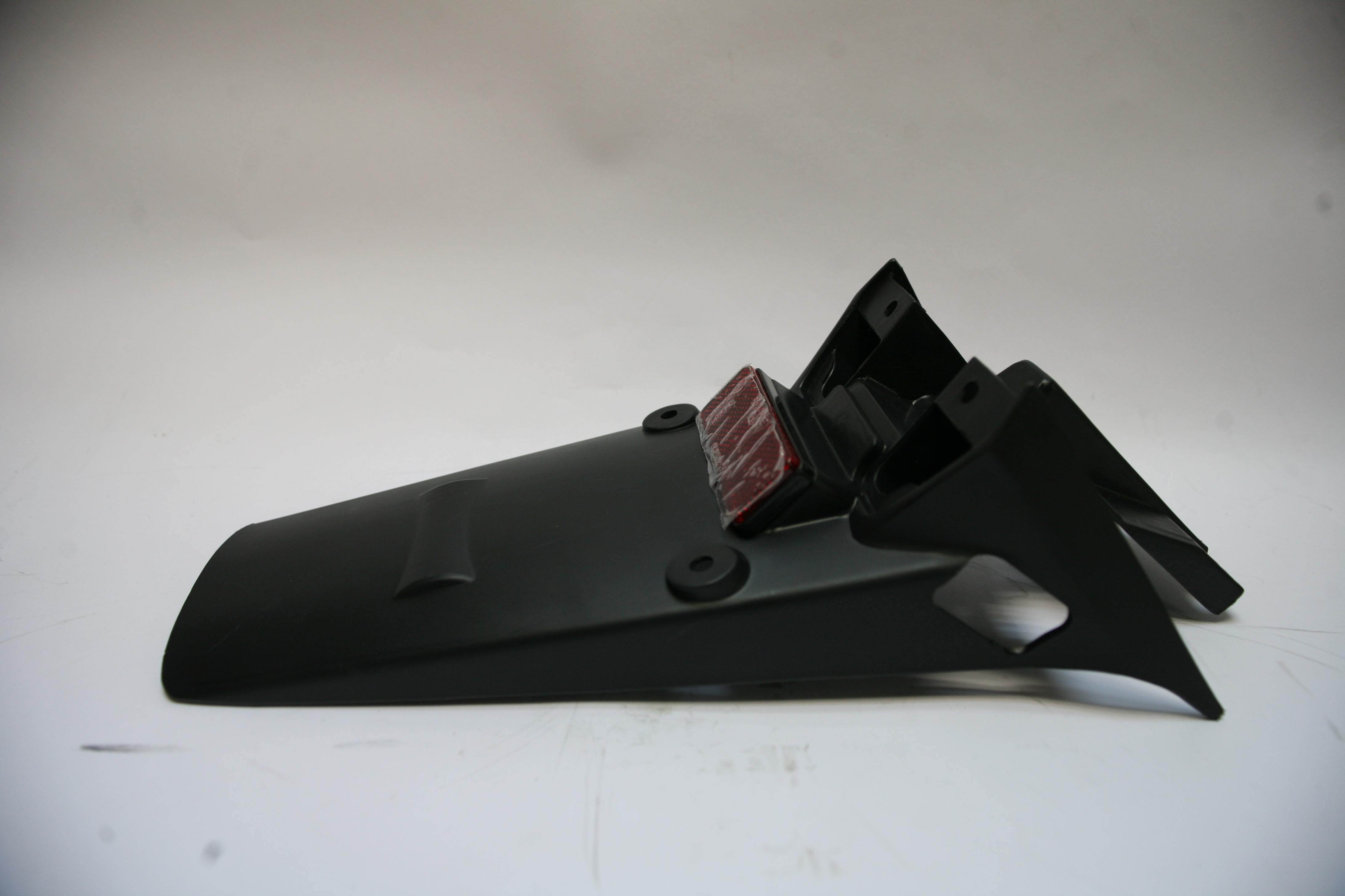 MX-250R Щиток крыла заднего, пластик (840401-225-0000)